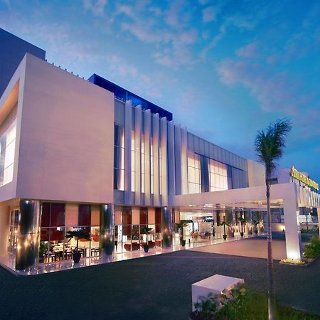 Atria Hotel Malang Exteriör bild