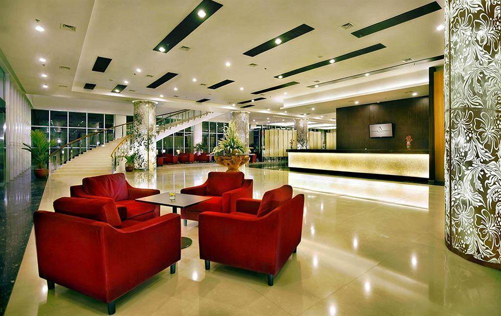 Atria Hotel Malang Exteriör bild