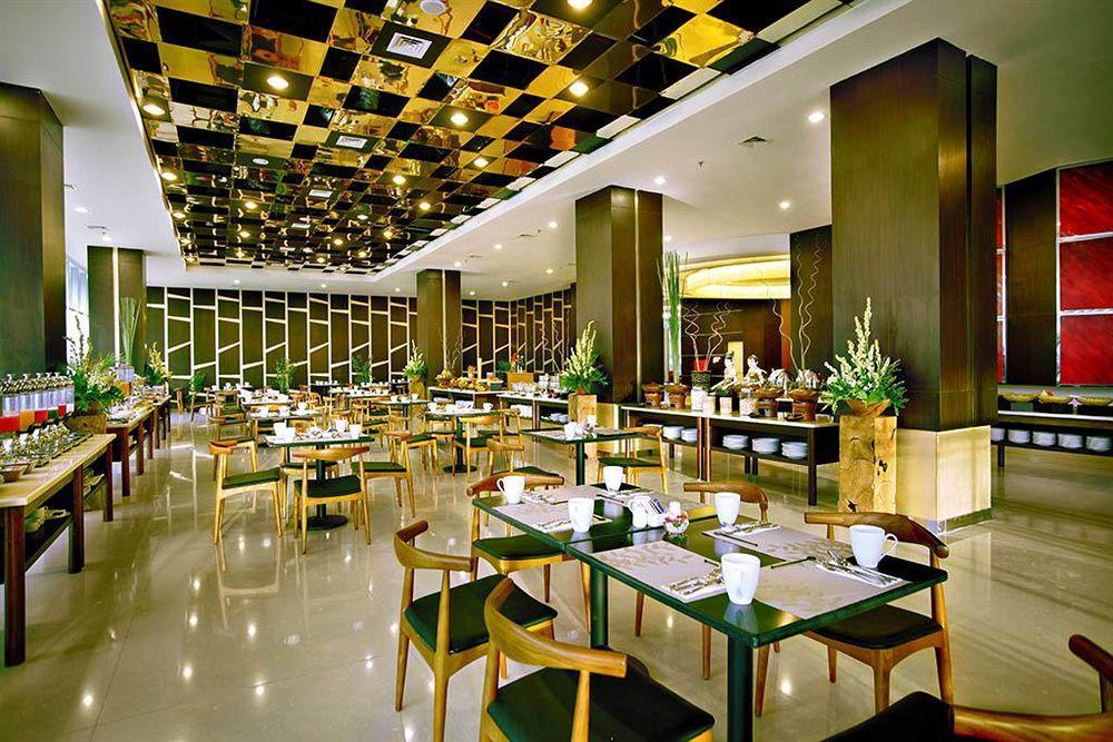 Atria Hotel Malang Exteriör bild