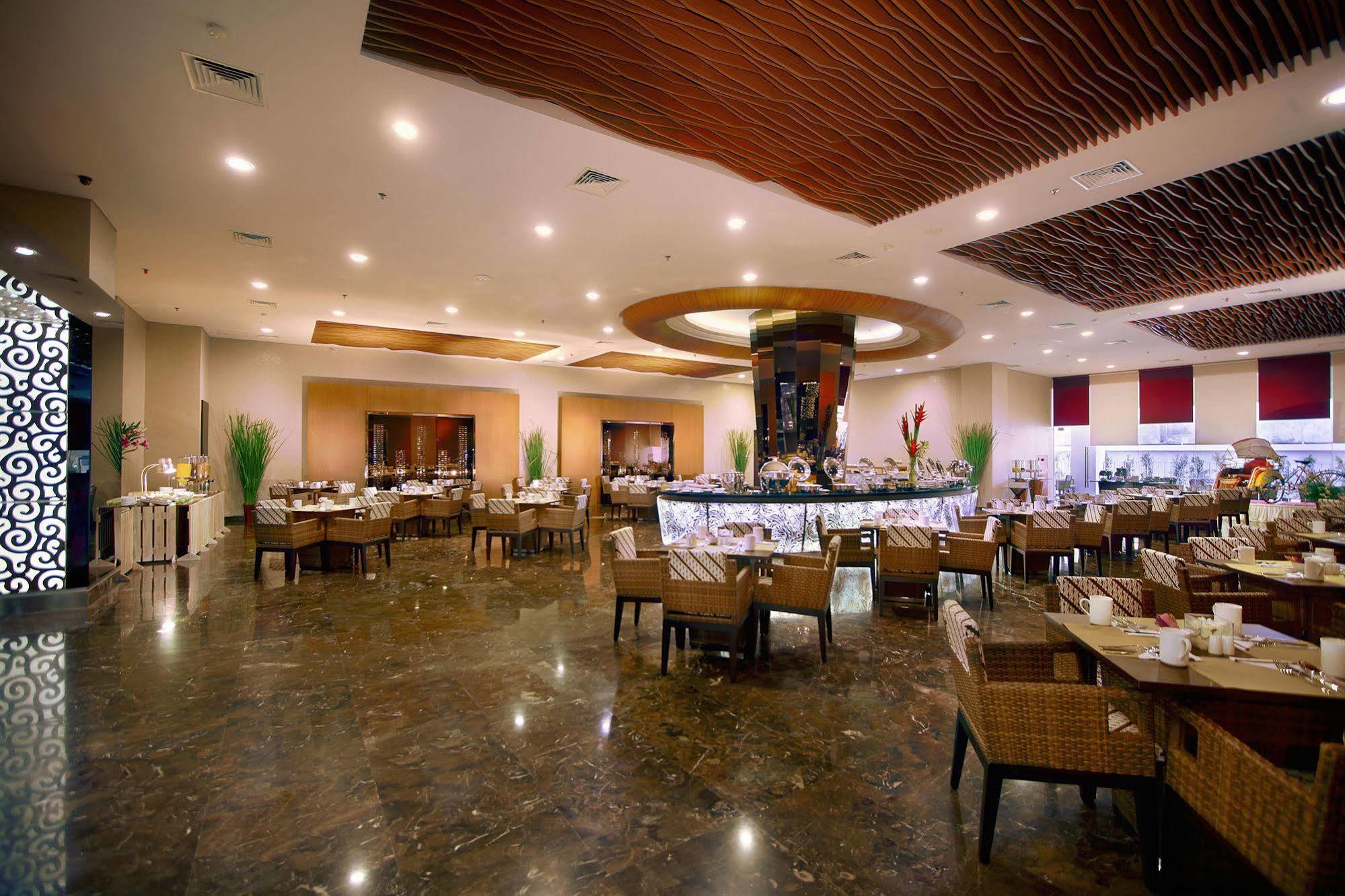 Atria Hotel Malang Exteriör bild