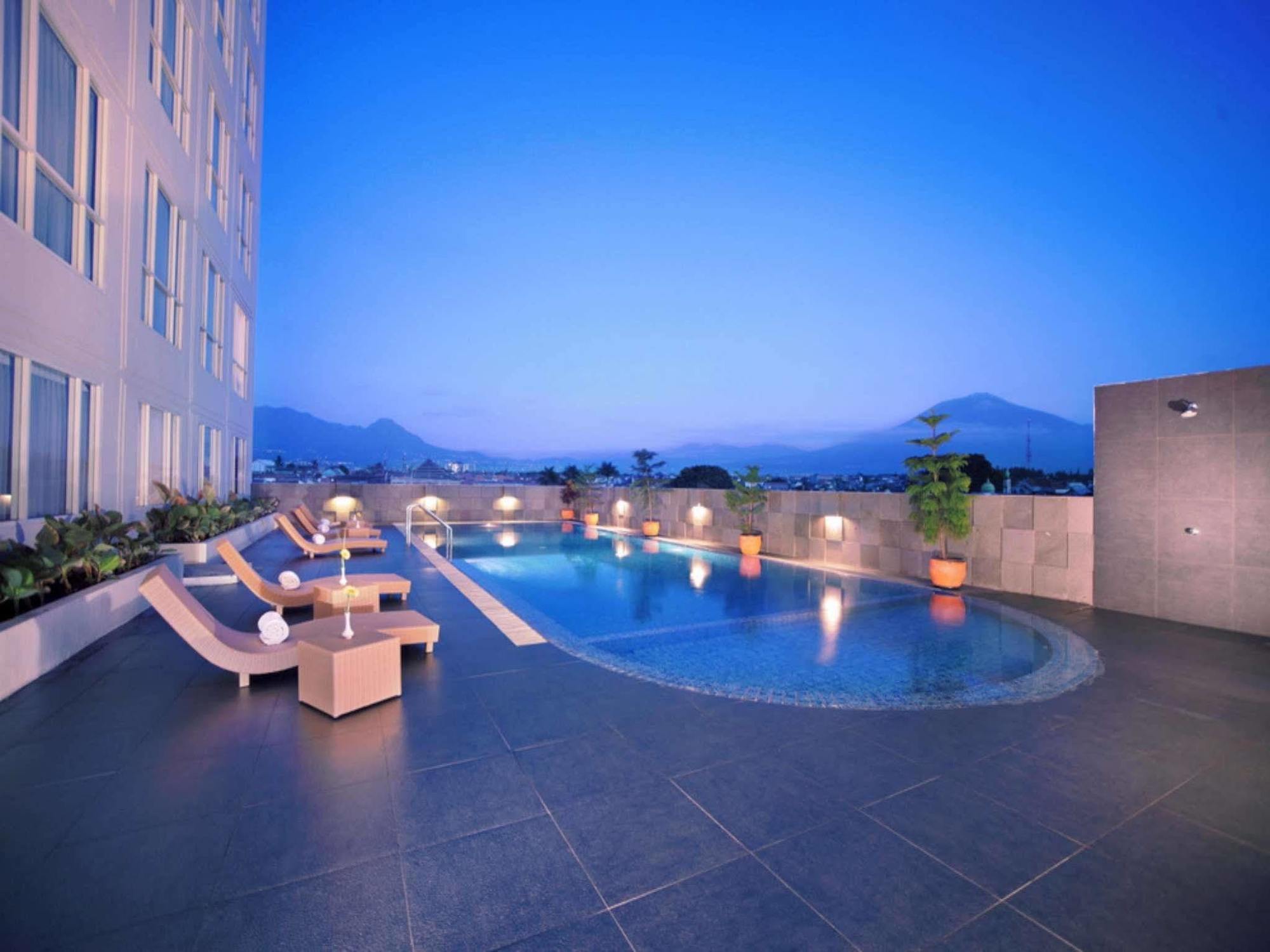 Atria Hotel Malang Exteriör bild