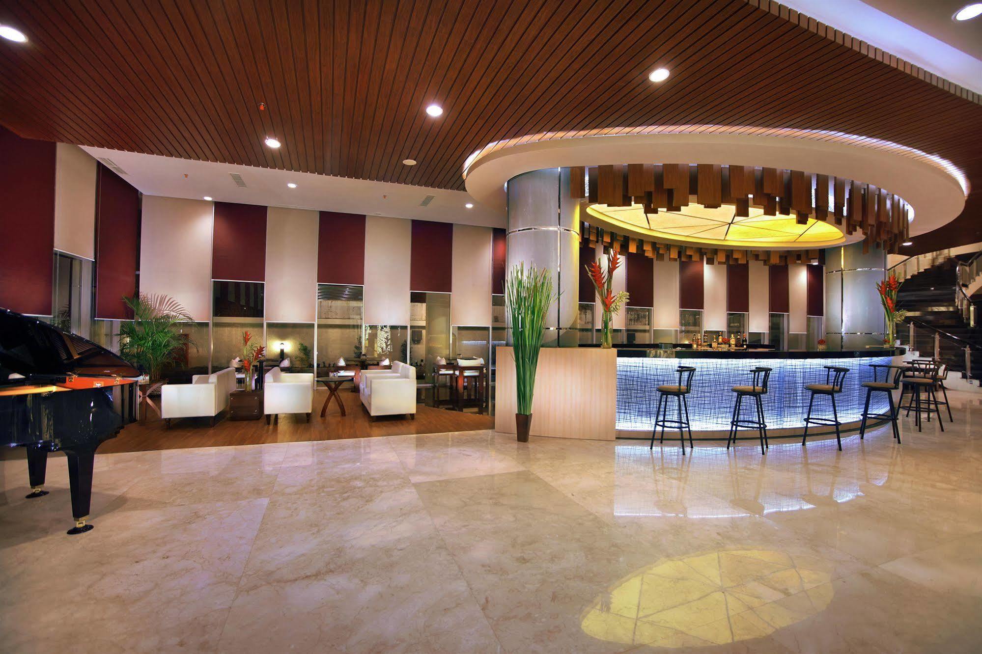 Atria Hotel Malang Exteriör bild