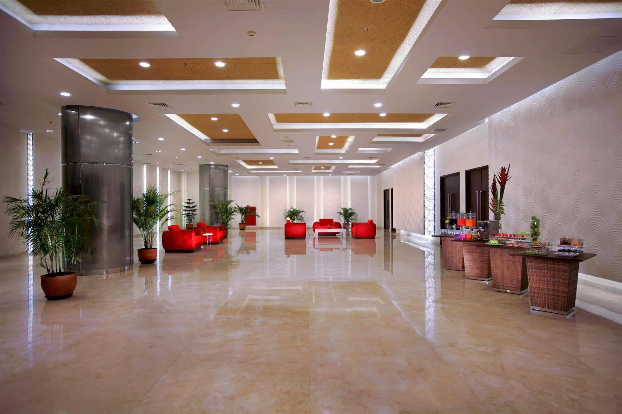 Atria Hotel Malang Exteriör bild
