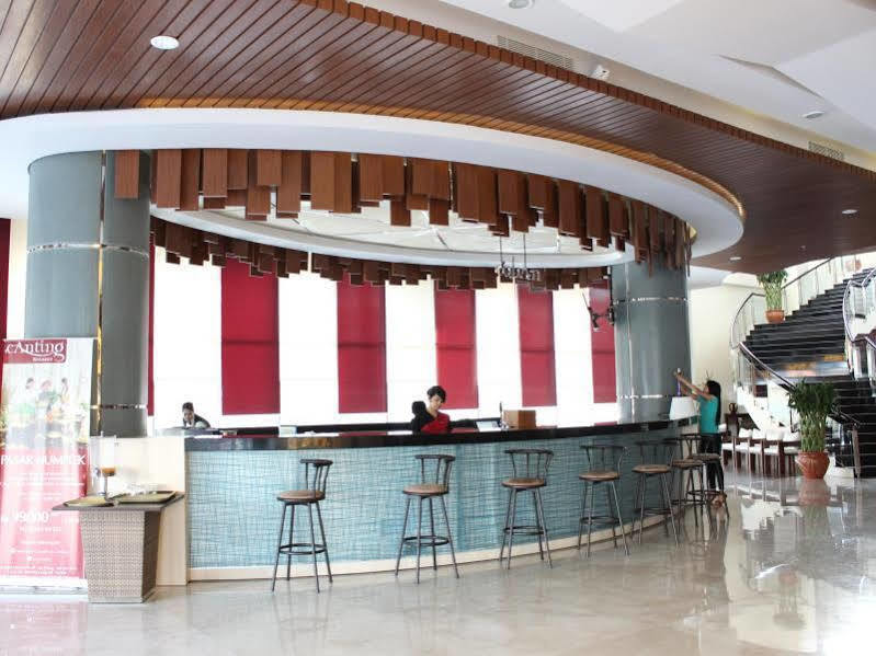 Atria Hotel Malang Exteriör bild