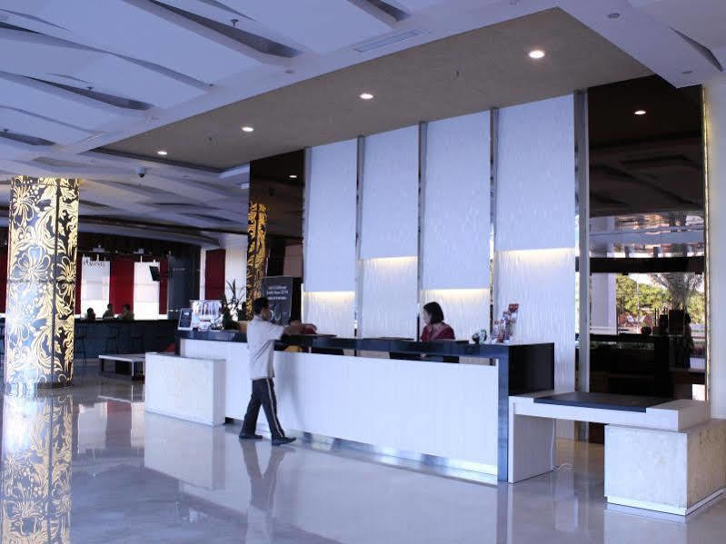 Atria Hotel Malang Exteriör bild